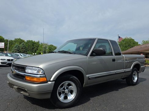 Used 2000 Chevrolet S10 Pickup LS w/ Preferred Equipment Group RWD image 1