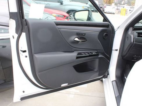 Certified 2025 Lexus ES 300h w/ Premium Package FWD image 11