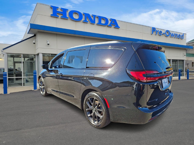 Used 2025 Chrysler Pacifica Limited FWD image 6