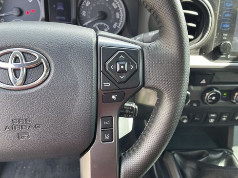 Certified 2018 Toyota Tacoma TRD Off-Road w/ Technology Package AWD/4WD image 19