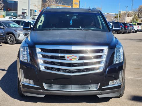 Used 2017 Cadillac Escalade ESV Luxury image 6