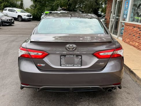 Used 2020 Toyota Camry SE FWD image 3