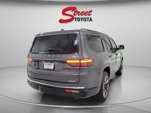 Used 2022 Jeep Wagoneer Series III w/ Premium Group I image 4