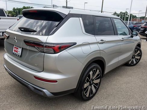 Used 2025 Mitsubishi Outlander SE AWD/4WD image 9