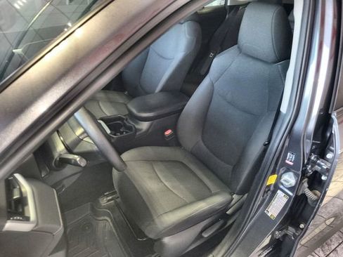 Used 2019 Toyota RAV4 LE w/ Carpet Mat Package image 11