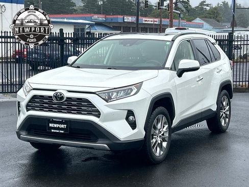 Used 2019 Toyota RAV4 Limited w/ Cold Weather Package AWD/4WD image 4