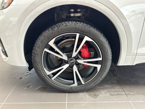 Certified 2025 Audi Q5 2.0T Premium Plus w/ Premium Plus Package image 10