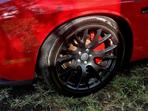 Used 2016 Dodge Challenger R/T RWD image 10
