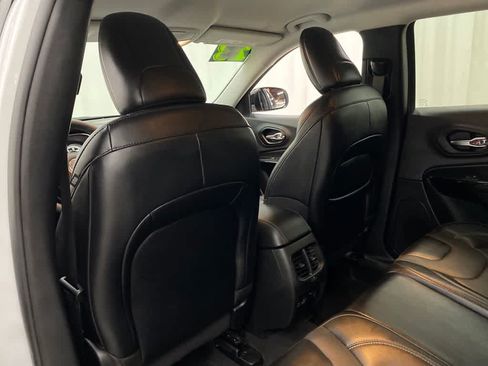 Used 2023 Jeep Cherokee Altitude Lux w/ Mopar Interior Package AWD/4WD image 25