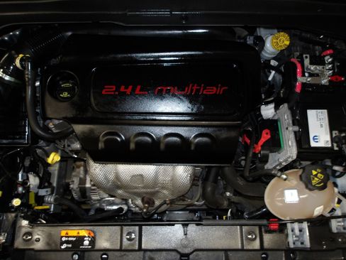 Used 2017 Jeep Renegade Latitude w/ Cold Weather Group AWD/4WD image 21