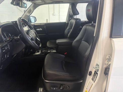 Used 2020 Toyota 4Runner Venture w/ Moonroof Package AWD/4WD image 9