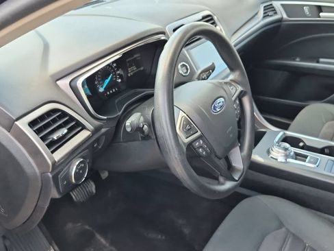 Used 2020 Ford Fusion SE FWD image 10