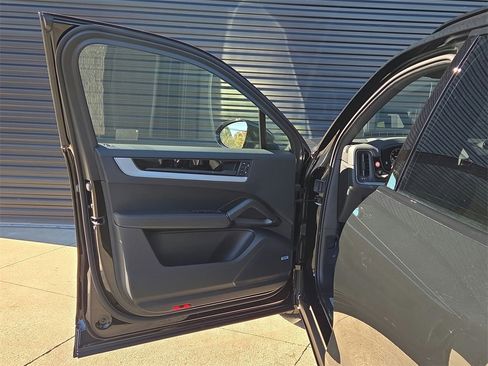 New 2026 Porsche Cayenne E-Hybrid image 6