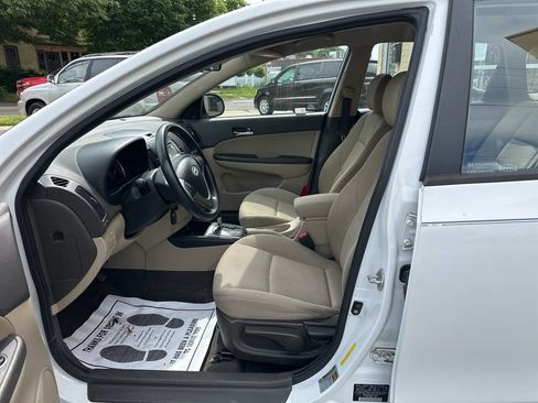 Used 2012 Hyundai Elantra w/ Preferred Pkg FWD image 16