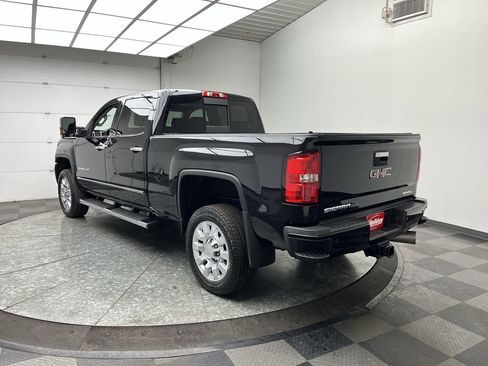 Used 2019 GMC Sierra 2500 Denali image 2