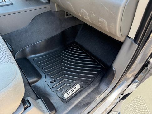 Used 2021 Nissan Frontier SV w/ Midnight Edition Floor Mats image 22