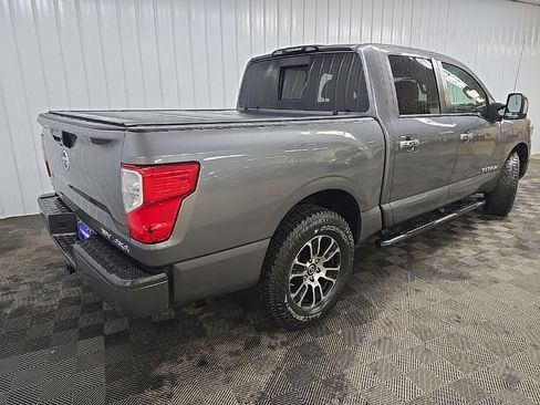 Used 2021 Nissan Titan SV w/ SV Convenience Package image 10