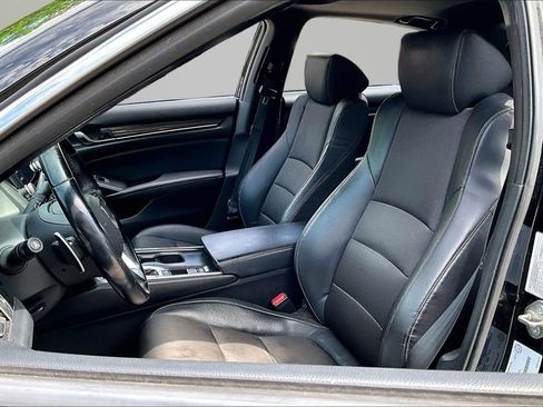 Used 2018 Honda Accord Sport image 19