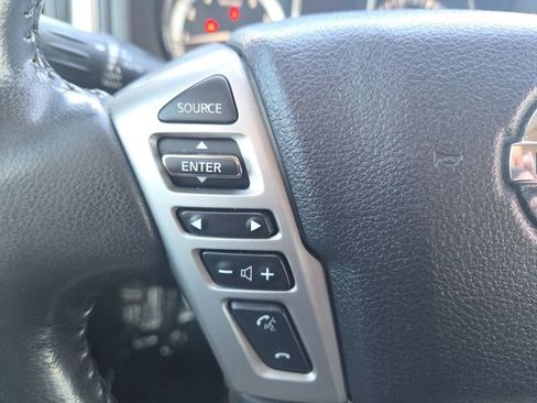 Used 2018 Nissan Titan SL image 21