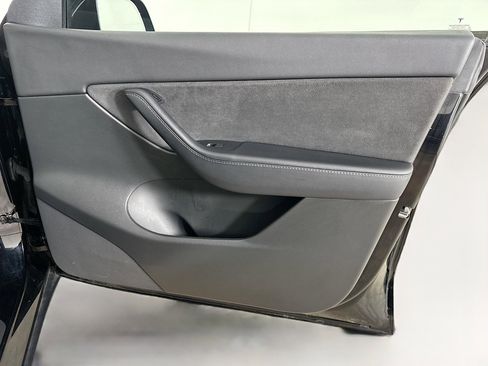 Used 2022 Tesla Model Y Performance AWD/4WD image 32
