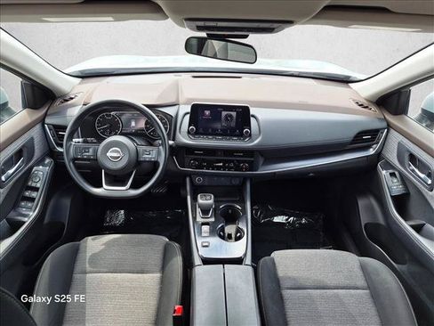 Used 2023 Nissan Rogue SV FWD image 17
