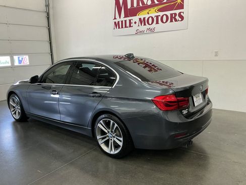 Used 2018 BMW 330i xDrive Sedan w/ Convenience Package AWD/4WD image 4
