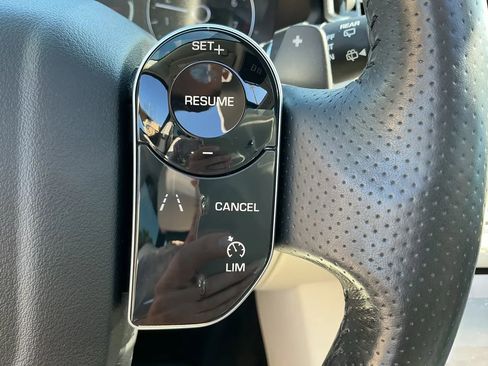 Used 2020 Land Rover Range Rover Velar S image 16