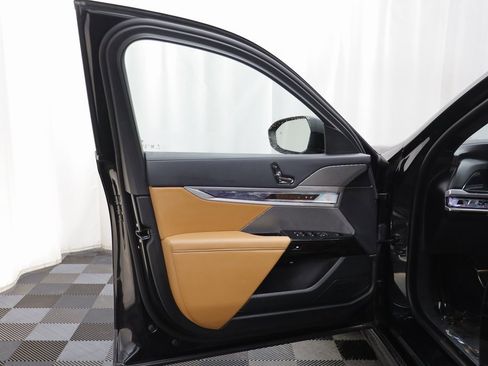 Certified 2025 BMW 740i xDrive image 4