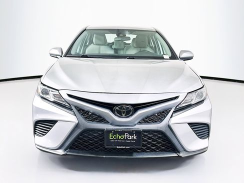 Used 2020 Toyota Camry SE image 2