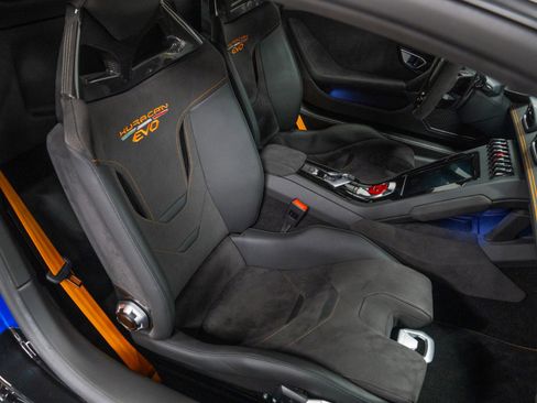 Used 2020 Lamborghini Huracan EVO image 22