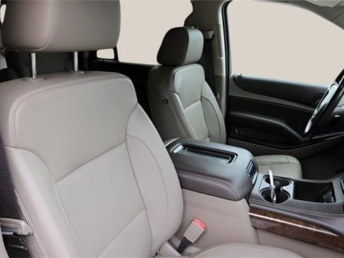 Used 2019 Chevrolet Tahoe LT w/ Luxury Package image 21