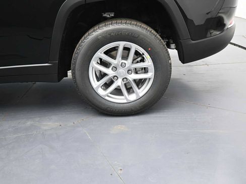 New 2025 Jeep Grand Cherokee Laredo X image 5