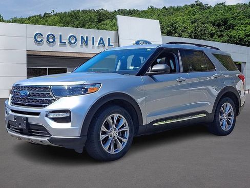 Certified 2023 Ford Explorer XLT w/ Equipment Group 202A AWD/4WD image 3