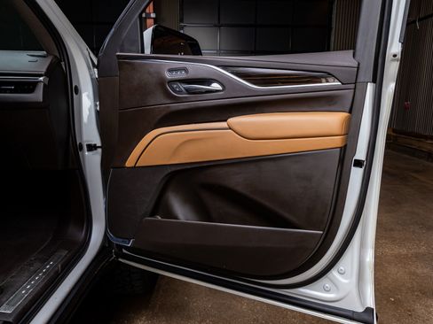 Used 2021 Cadillac Escalade ESV Sport w/ Driver Assist Tech Package image 39