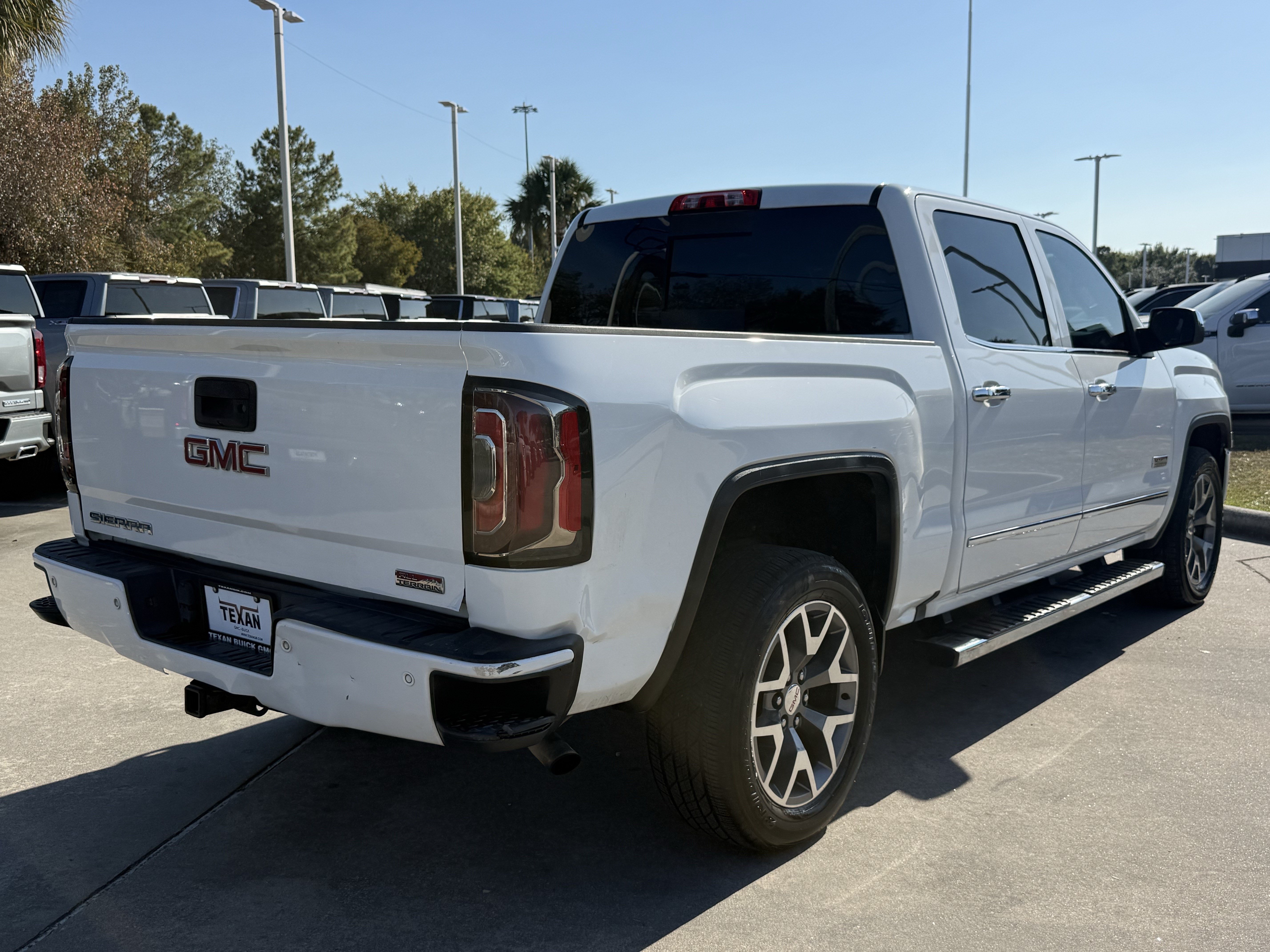 Used 2016 GMC Sierra 1500 SLT w/ All-Terrain Package AWD/4WD image 5