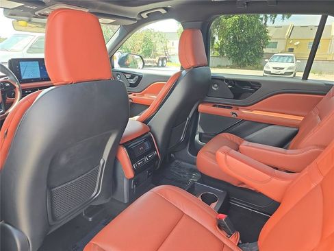 Certified 2025 Lincoln Aviator Reserve w/ Jet Appearance Package RWD image 15