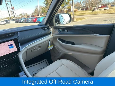 New 2026 Jeep Grand Cherokee Limited w/ Luxury Tech Group II AWD/4WD image 19