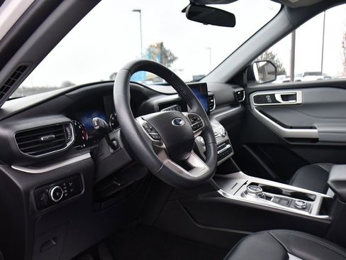 Used 2023 Ford Explorer XLT w/ Equipment Group 202A image 11