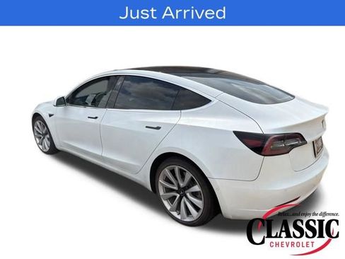 Used 2020 Tesla Model 3 Standard Range Plus image 4