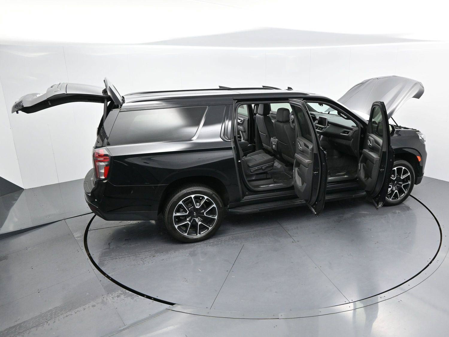 Used 2024 Chevrolet Suburban RST w/ Luxury Package AWD/4WD image 47