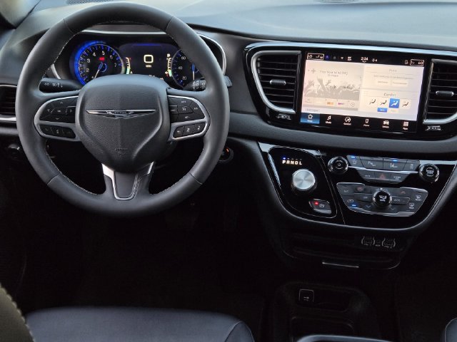 Certified 2025 Chrysler Pacifica Select FWD image 25