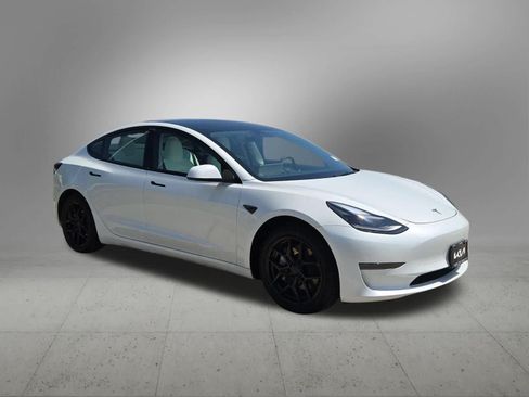 Used 2023 Tesla Model 3 Standard Range RWD image 8