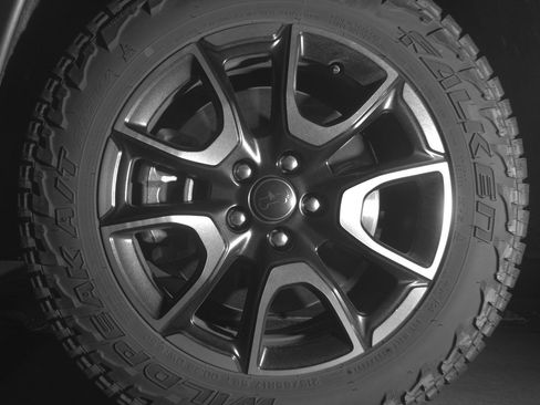 Used 2025 Jeep Compass Trailhawk image 12