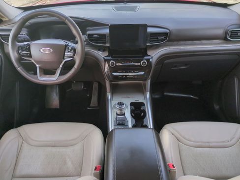 Used 2023 Ford Explorer Platinum w/ Equipment Group 601A image 18