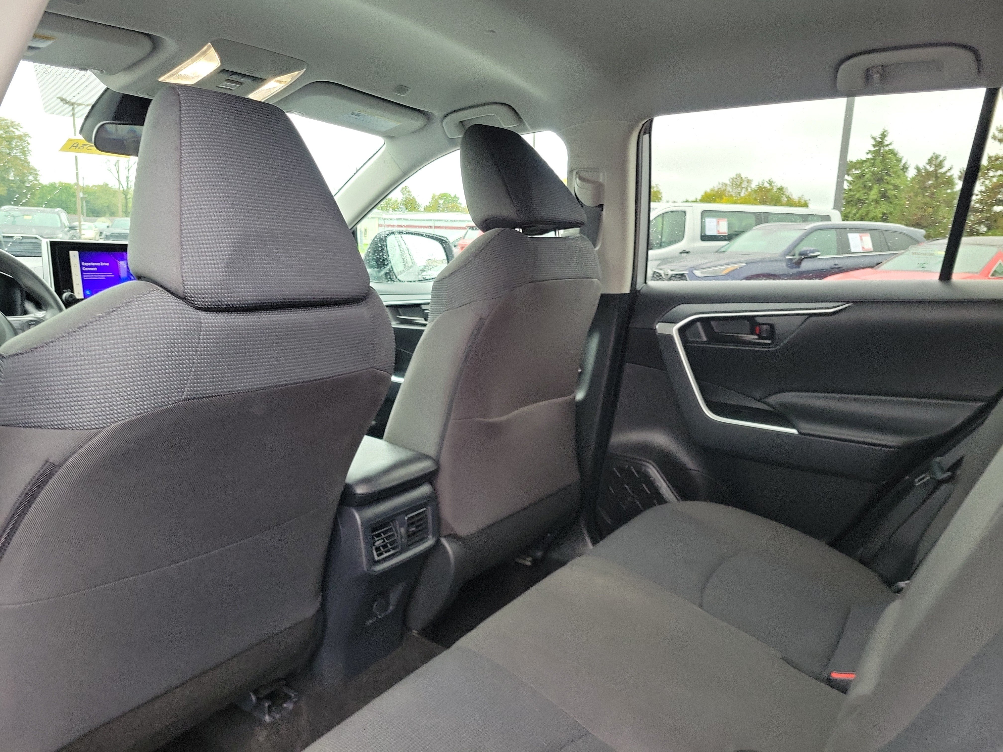 Used 2025 Toyota RAV4 LE AWD/4WD image 14