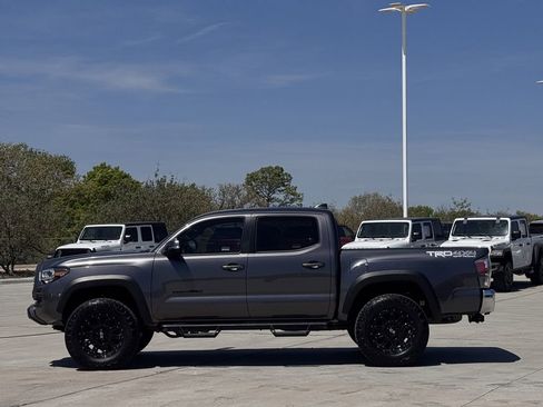 Used 2021 Toyota Tacoma TRD Off-Road image 3