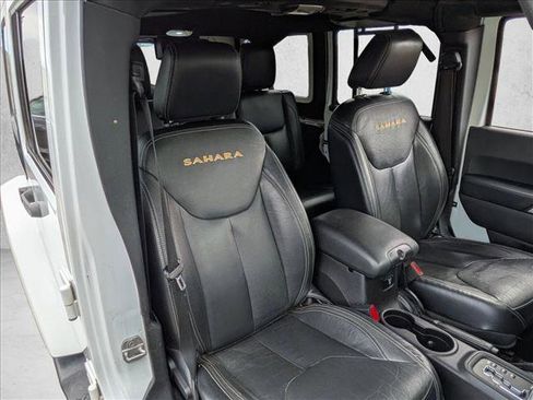 Used 2015 Jeep Wrangler Unlimited Sahara w/ Connectivity Group AWD/4WD image 17
