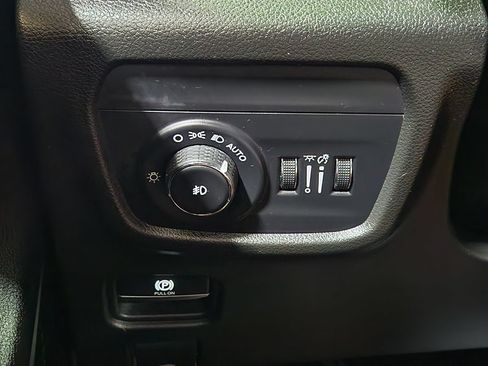 Used 2022 Jeep Grand Cherokee L Limited w/ Luxury Tech Group II RWD image 43