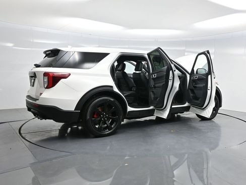 Used 2022 Ford Explorer ST w/ ST Street Pack image 5