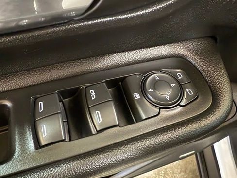 Used 2022 GMC Terrain SLT w/ Infotainment Package II image 16